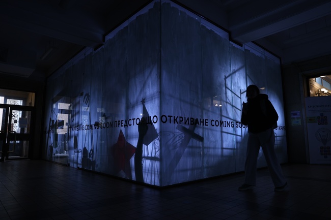 „Предстоящо откриване“ - театър на сенките 35 години след падането на Берлинската стена