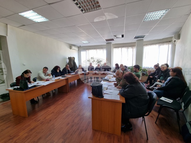 Общинският съвет в Ново село даде съгласие да се закупи сметосъбирачен автомобил