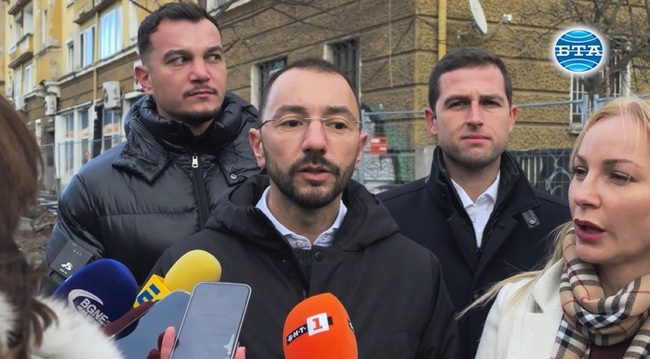 От групата на ГЕРБ-СДС в Столичния общински съвет поискаха оставката на председателя Цветомир Петров