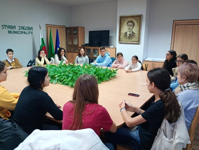 Деца от две школи към Център за подкрепа за личностно развитие посетиха Община Стара Загора
