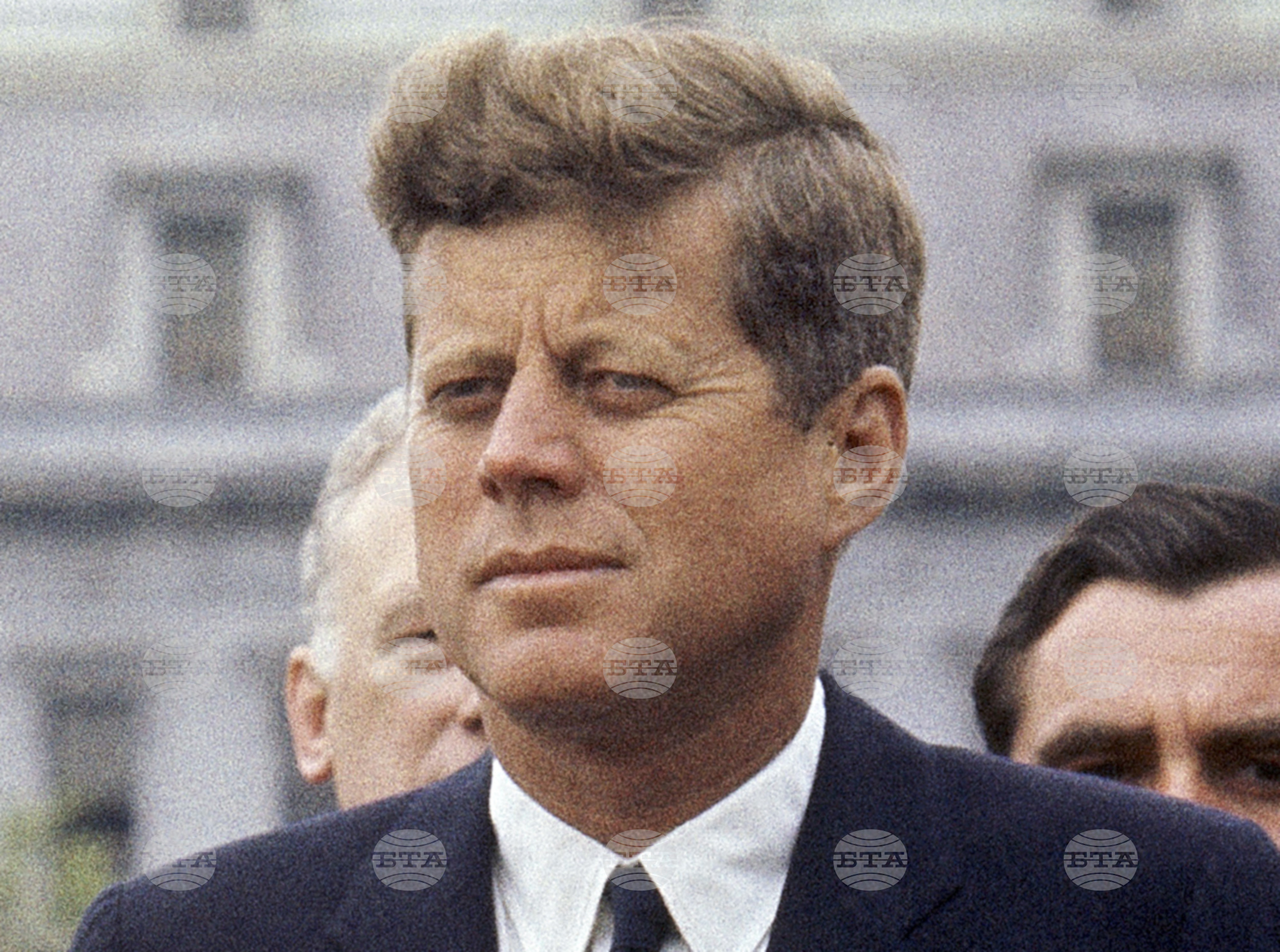 Trump declară că aproximativ 80.000 de pagini din dosarele privind asasinarea președintelui Kennedy vor fi publicate astăzi  