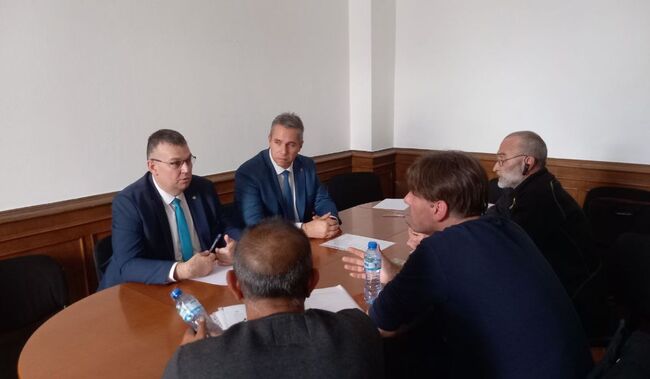 “Възраждане” : Защитаваме интереса на таксиметровите шофьори, които вадят прехраната си с честен труд 