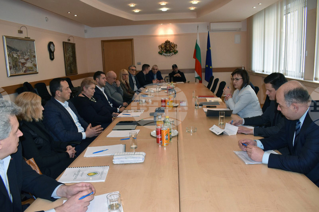 Корнелия Нинова - производители на олио - среща