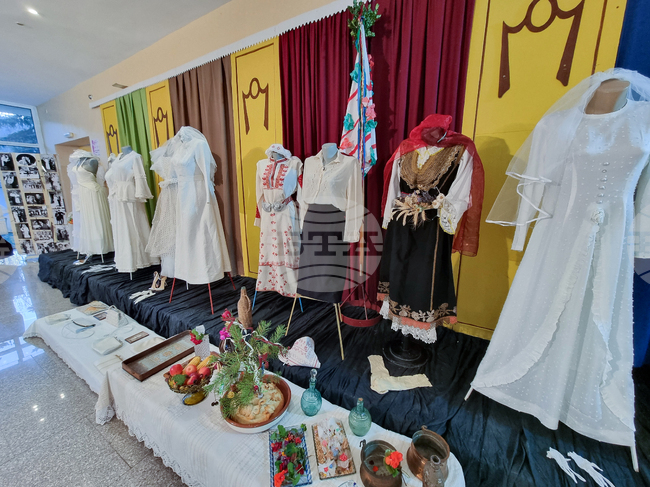 Брезник - сватбени аксесоари - изложба