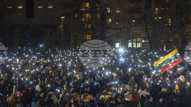 Управляващата партия в Литва остава в коалиция с група, чийто лидер е признат за виновен в подбуждане към омраза срещу евреите 