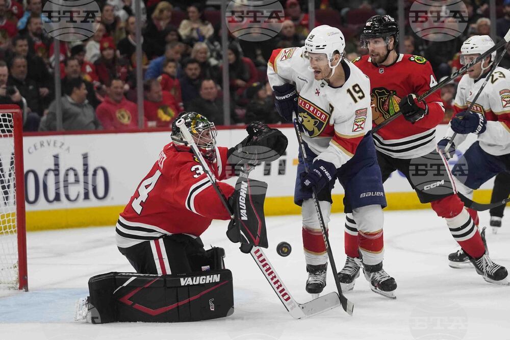 Чикаго надигра Флорида като домакин в Националната хокейна лига