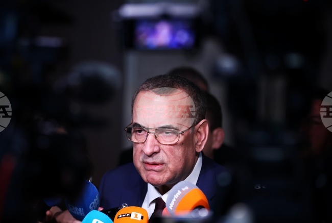 Всички кандидати за председател на парламента, които са споделили „санитарния кордон“ около Делян Пеевски, бяха подкрепени от нас, каза Джевдет Чакъров