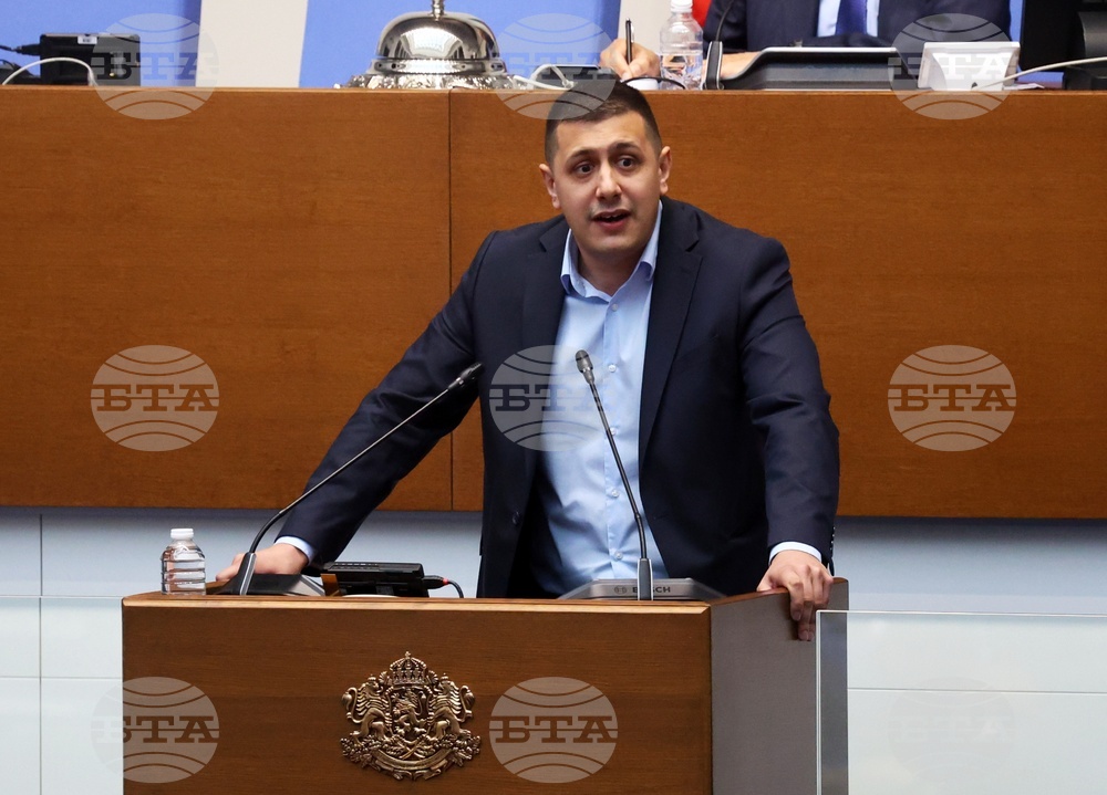 От "БСП-Обединена левица" потвърдиха, че водят разговори с "Продължаваме промяната" и с "Демократична България" за декларацията за "санитарен кордон" около Пеевски