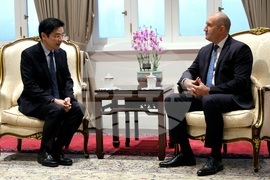 Сингапур - Румен Радев - Лорънс Уонг - среща