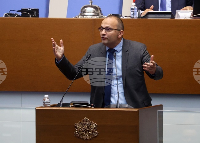 От „Демократична България“ поискаха министър Петкова да дойде в бюджетната комисия, за да ѝ помогнат с разчетите за Бюджет 2025