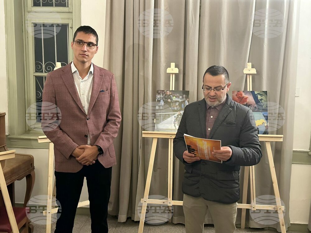 Студент по право откри първата си самостоятелна фотографска изложба в Хасково