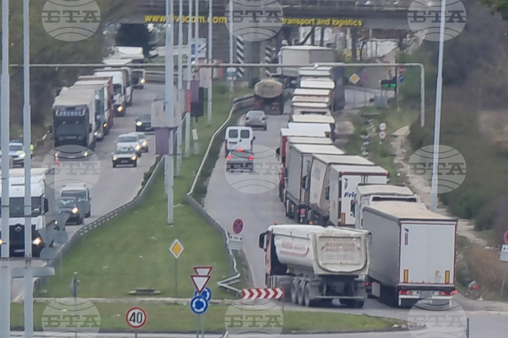 Тежък е трафикът на камиони на изхода на ГКПП "Капитан Андреево“