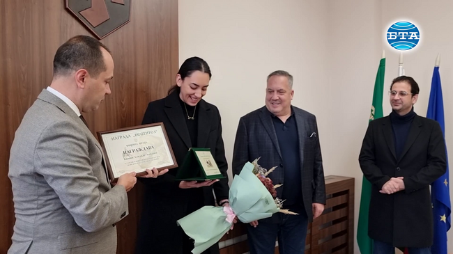 Бронзовата олимпийска медалистка Кимия Ализаде получи наградата "Вестител" във Враца