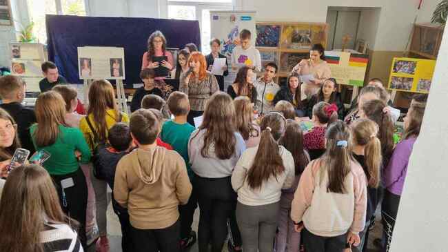 Ученици в Пазарджик реализираха немски битпазар, събраните средства ще отидат за благотворителност