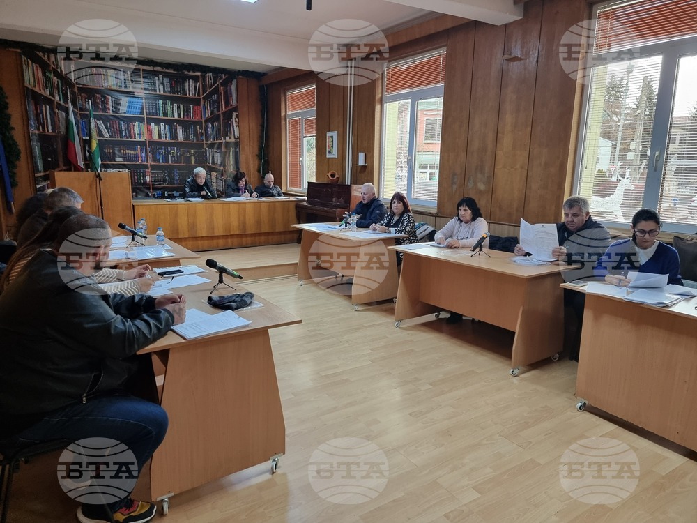Петима доброволци от Брезник, участвали в гасенето на голям пожар, ще получат парична награда