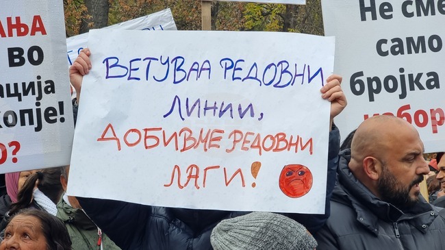 Градският транспорт в Скопие е възстановен, но жителите на община Шуто Оризари се включиха в организирания протест 