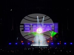 Хиляди пяха и танцуваха с „Молец“, снимка – Даниел Димитров/БТА