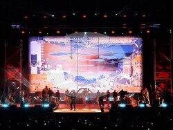 Хиляди пяха и танцуваха с „Молец“, снимка – Даниел Димитров/БТА