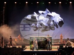 Хиляди пяха и танцуваха с „Молец“, снимка – Даниел Димитров/БТА