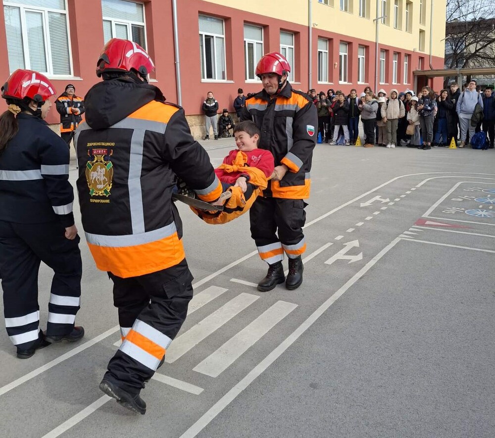 Община Шумен: Демонстрация за овладяване на бедствия, пожари и извънредни ситуации в СУ „Сава Доброплодни“