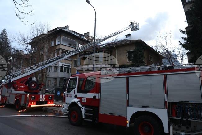 Общо 81 пожара са загасени през изминалото денонощие, петима души са пострадали