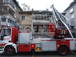 Пожар - къща - бул. "Евлоги и Христо Георгиеви"