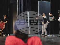 „Комедия от грешки“ на театър „София“, снимка – театър „София“