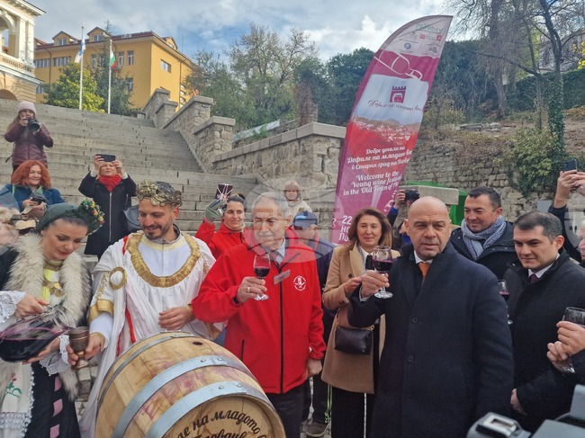 С рекорден брой дегустации и посетители завърши Седемнадесетото издание на „Дефиле на младото вино“