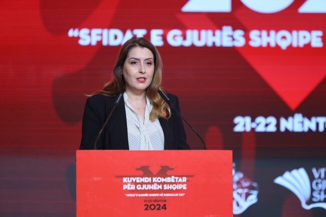 АТА: „Големият речник на албанския език“ включва 120 000 думи и е щит за чистотата на езика, каза министърът на образованието на Албания