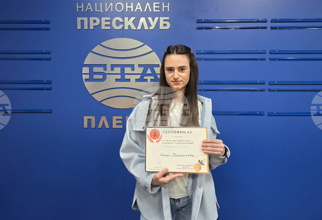 Ninth-Grader from Pleven Takes Bronze at International Meeting of Young Beekeepers in Dubai