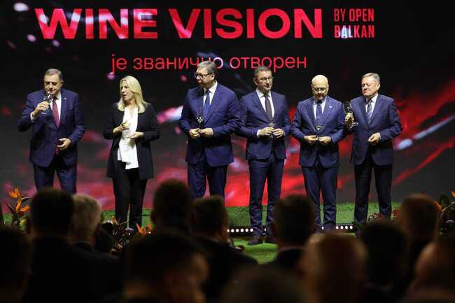 Сръбският президент и премиерът на Северна Македония обсъдиха укрепване на отношенията, съвместни инициативи и икономически проекти