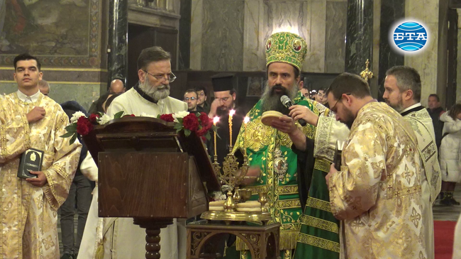 Патриарх Даниил: Велико благоговение ни обхваща под куполите на храма "Св. Александър Невски", отбелязвайки 100 години от освещаването му