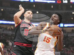 Hawks Bulls Basketball