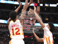 Hawks Bulls Basketball