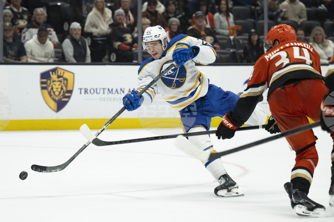 Бъфало надигра Анахайм след продължение в Националната хокейна лига