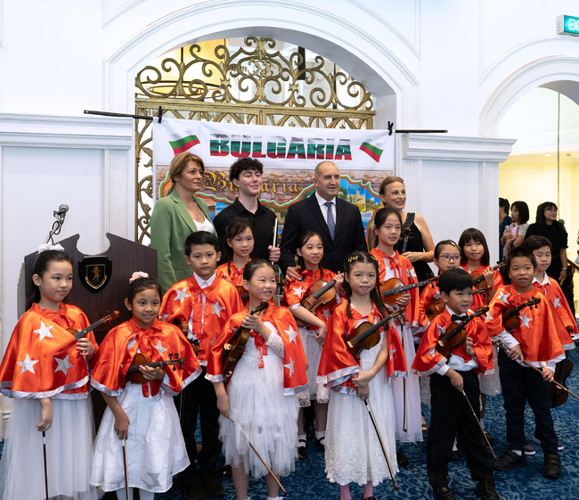 Президентът Радев: Професионалната реализация на българите в силно конкурентната среда в Сингапур печели доверие и към България