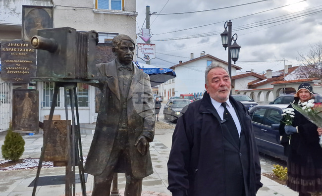 Самоков - Анастас Карастоянов - паметник - поклонение