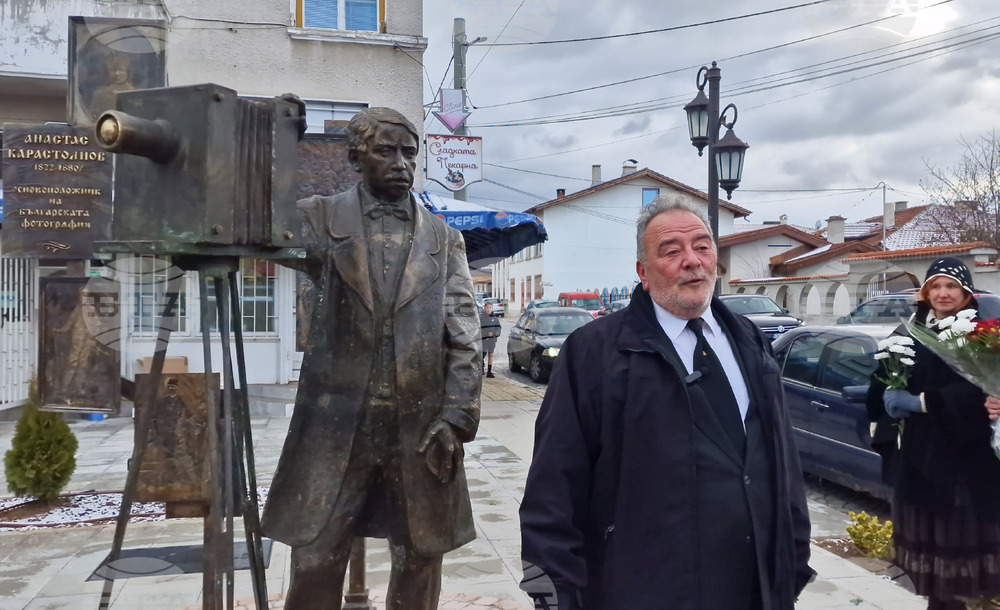 Самоков - Анастас Карастоянов - паметник - поклонение