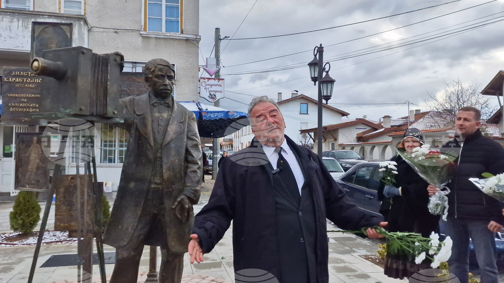 Самоков - Анастас Карастоянов - паметник - поклонение