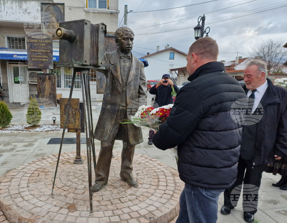 Самоков - Анастас Карастоянов - паметник - поклонение