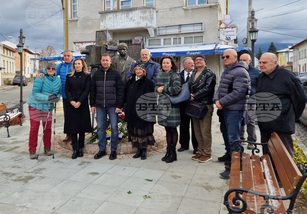 Самоков - Анастас Карастоянов - паметник - поклонение