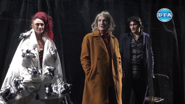 В театър „Възраждане“: Обвързани или отвързани, или как обръщаме простото в сложно