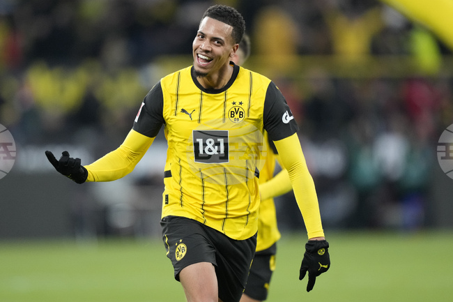 Манчестър Юнайтед с интерес към полузащитника на Борусия Дортмунд Феликс Нмеча