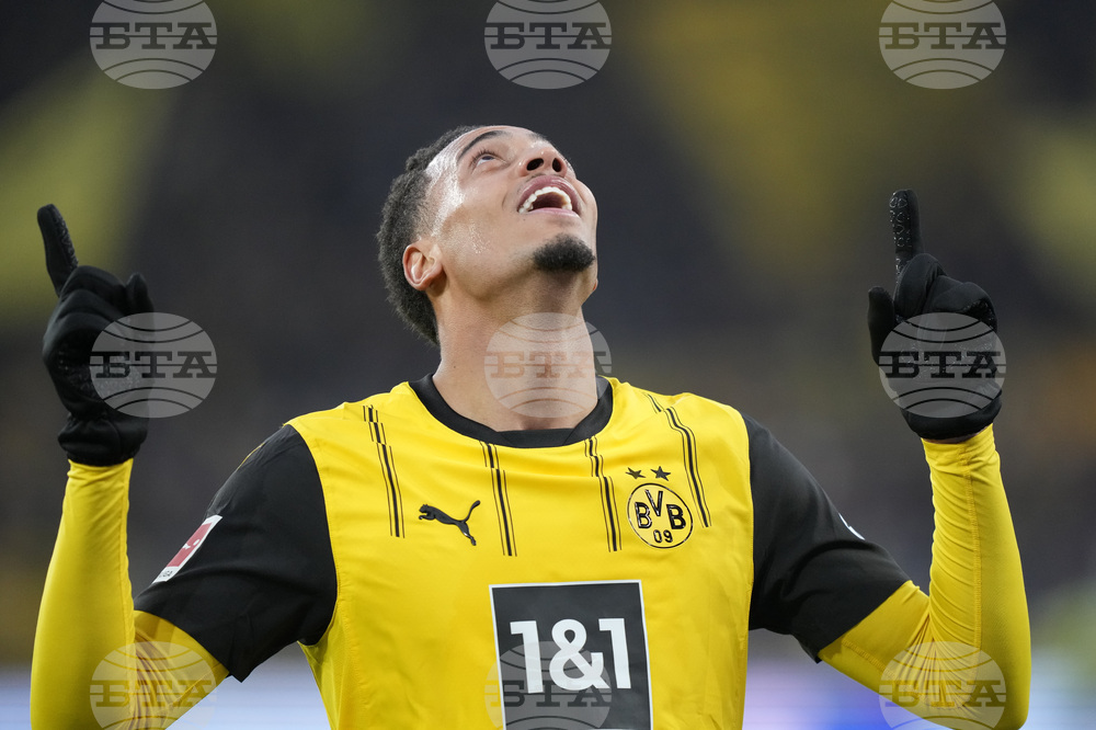 Полузащитникът Феликс Нмеча се включи в част от тренировката на Борусия Дортмунд, може да се завърне в игра в събота