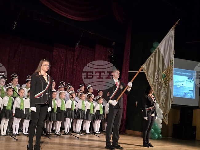 С водосвет и шествие отбелязаха 81 години от обявяването на Кнежа за град 