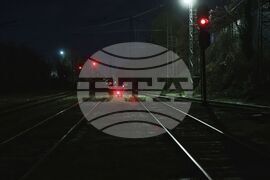 Гара "Захарна фабрика" - релси - дерейлирал локомотив