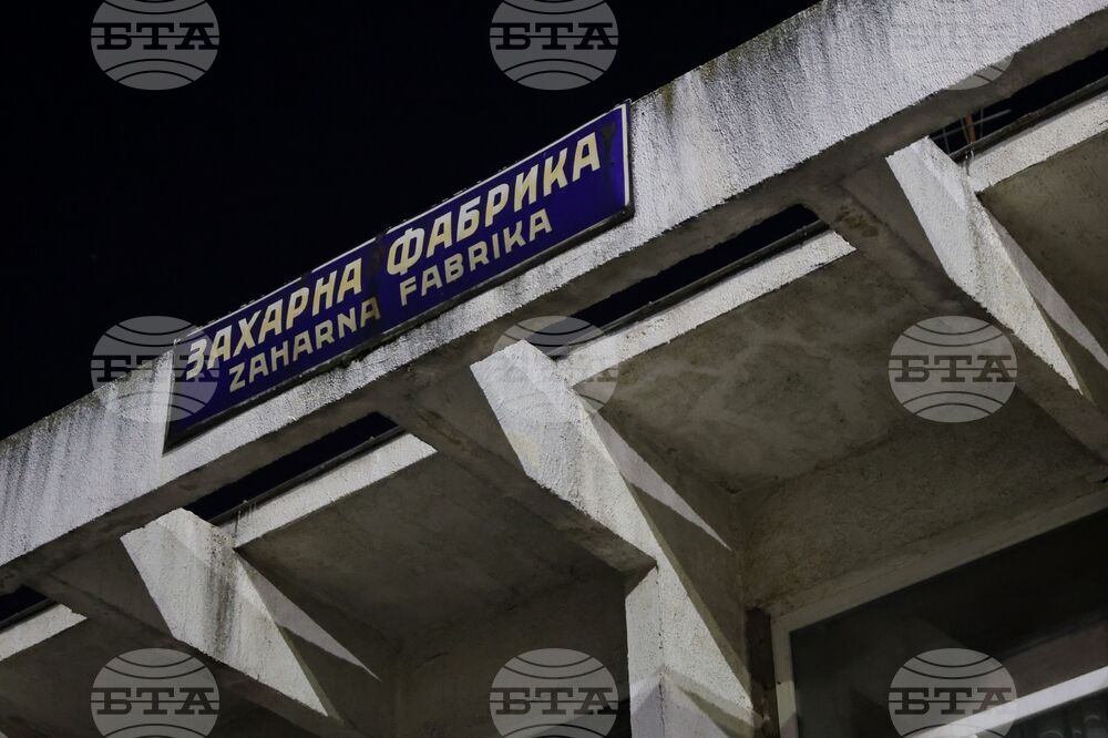 Гара "Захарна фабрика" - релси - дерейлирал локомотив