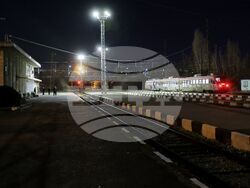 Гара "Захарна фабрика" - релси - дерейлирал локомотив