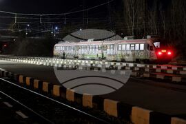 Гара "Захарна фабрика" - релси - дерейлирал локомотив