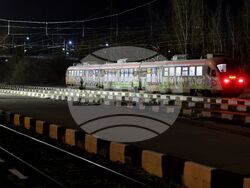 Гара "Захарна фабрика" - релси - дерейлирал локомотив